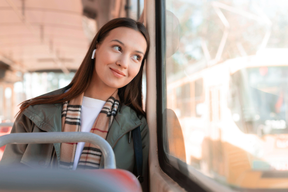 mulher em poltrona de onibus.jpg