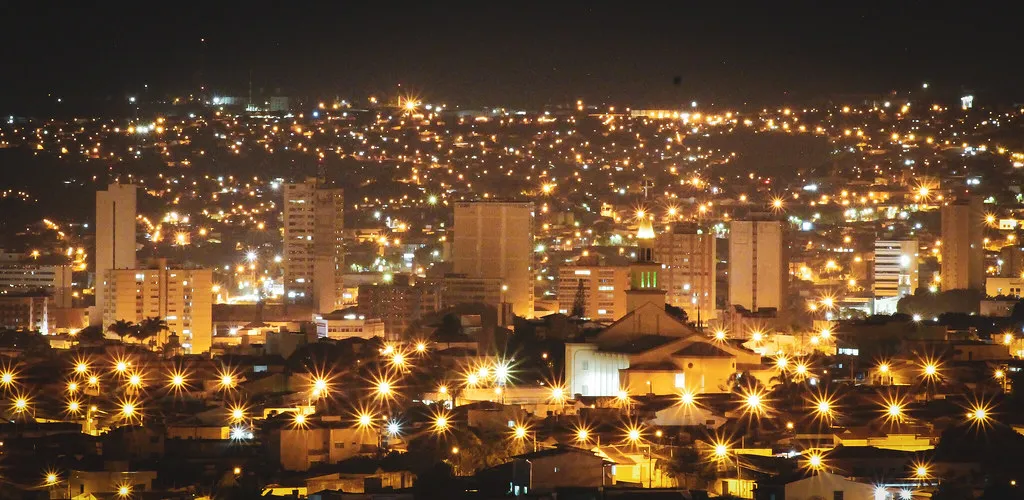 vista aerea de anapolis de noite