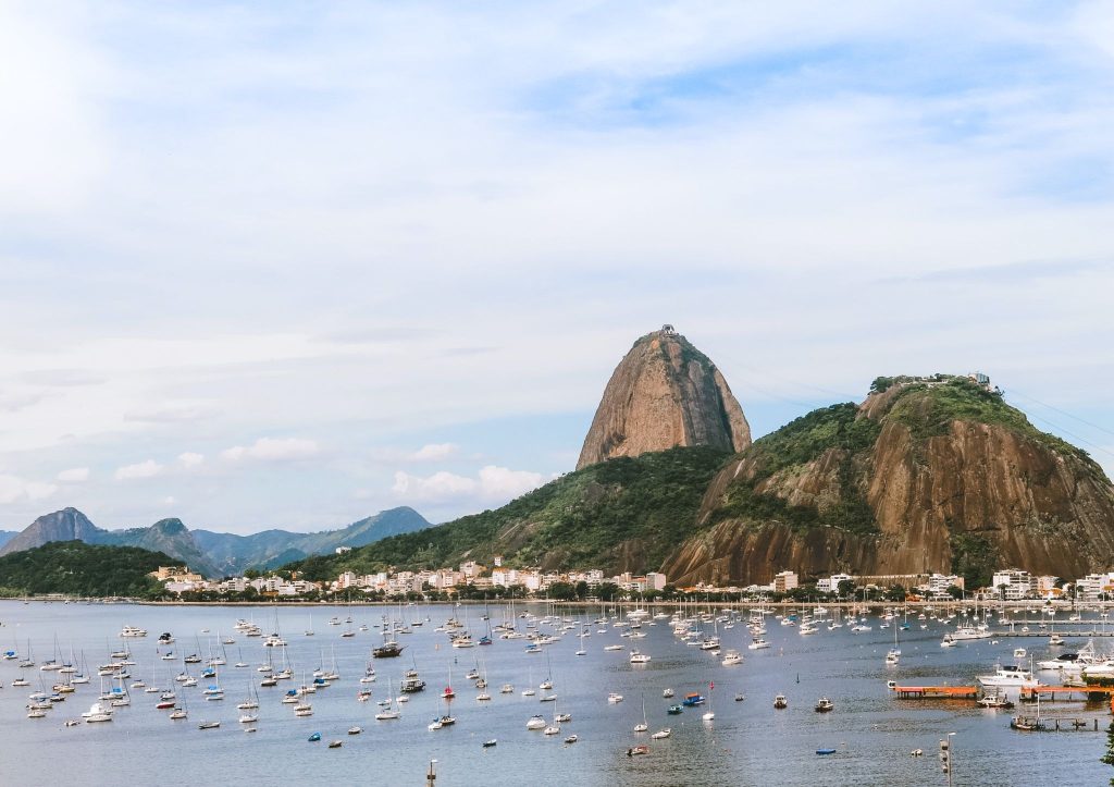 paisagem de rio de janeiro após uma viagem de ônibus